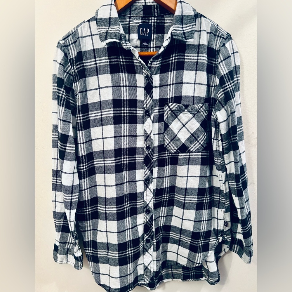 GAP Monochrome Plaid Flattering Oversized Style Button-Down Flannel Size S